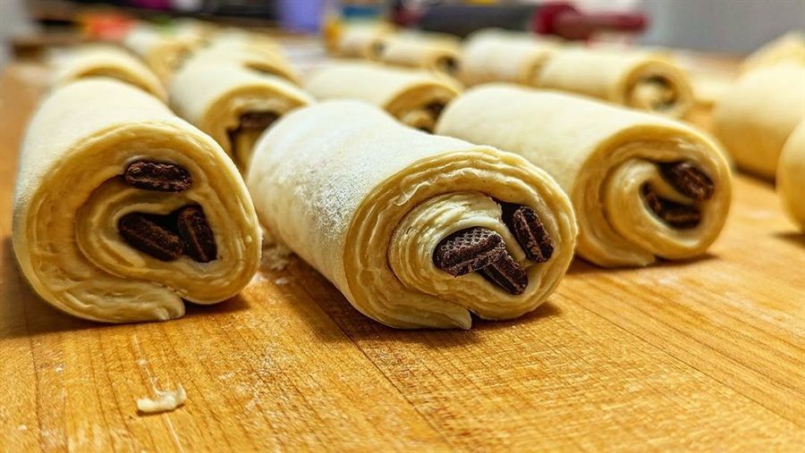 Puff pastry rolls filled with chocolate chips